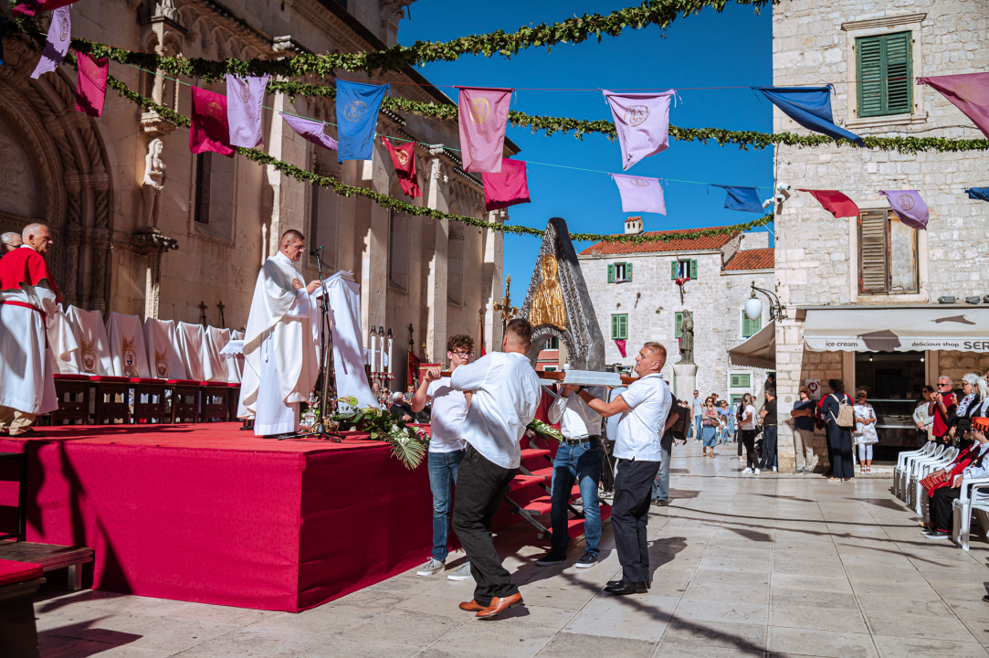 FOTO Održana svečana procesija i sveta misa u povodu blagdana sv. Mihovila