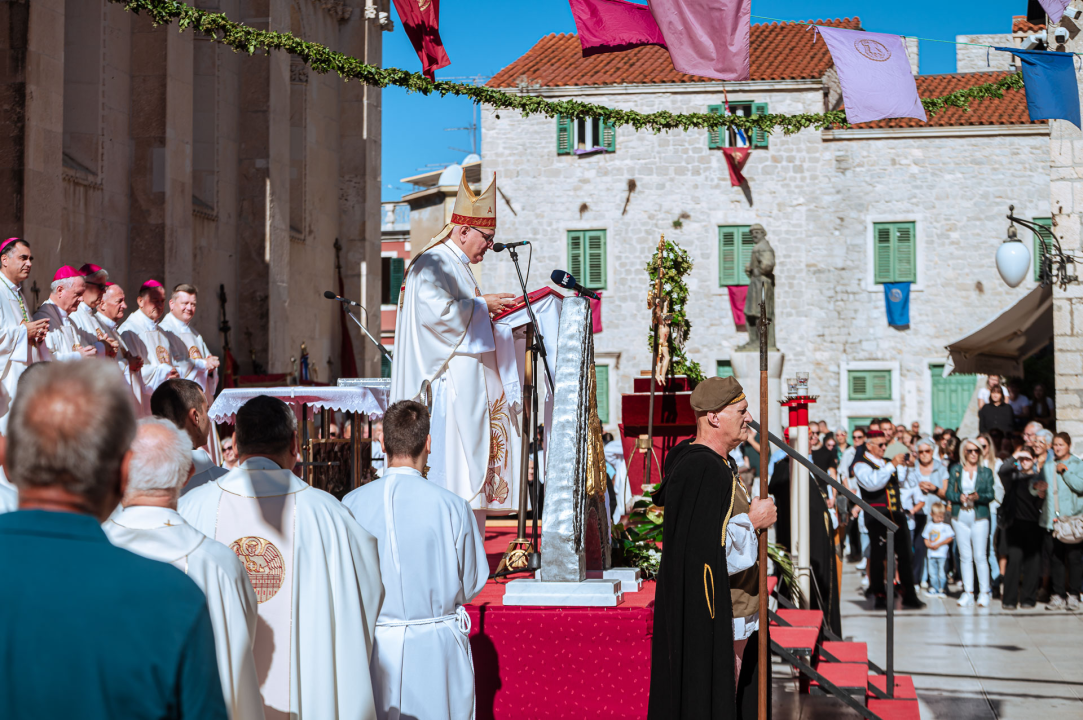 FOTO Održana svečana procesija i sveta misa u povodu blagdana sv. Mihovila