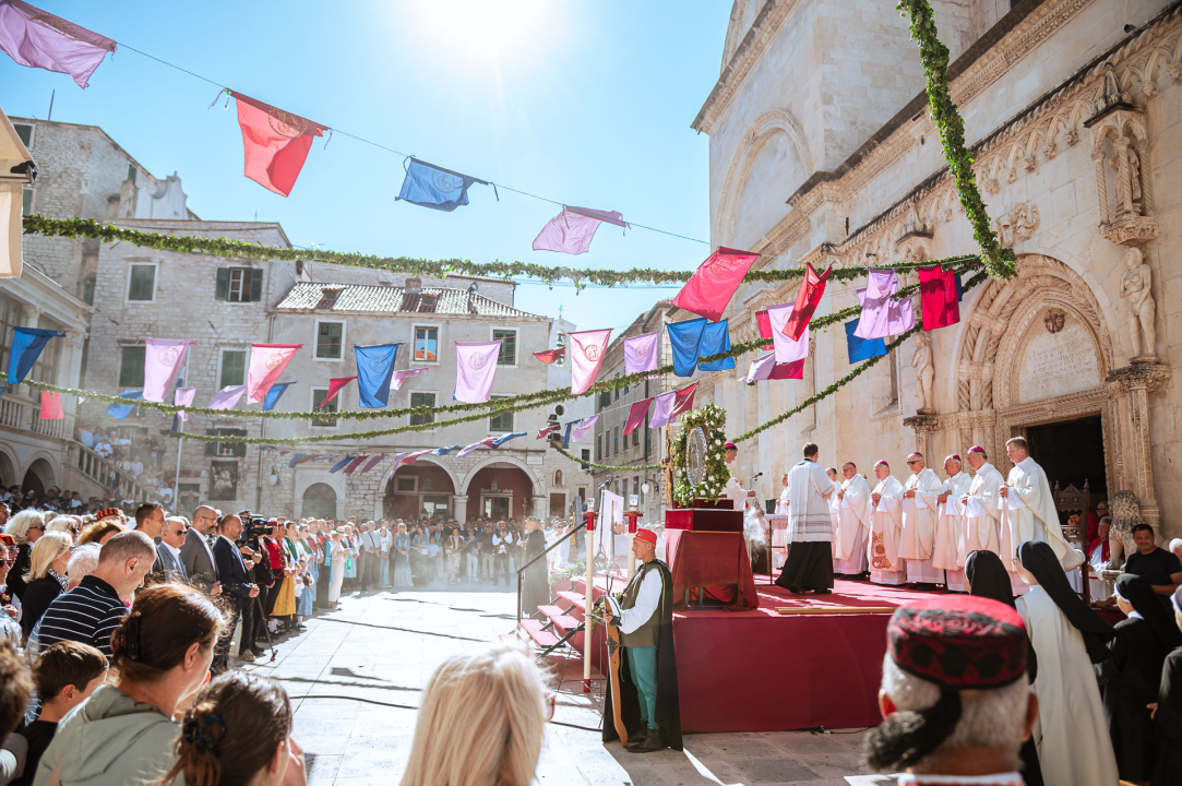 FOTO Održana svečana procesija i sveta misa u povodu blagdana sv. Mihovila