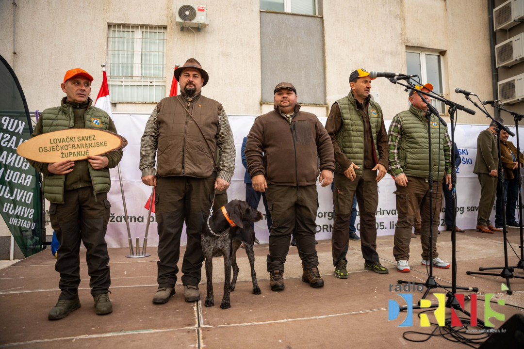 U Drnišu otvoreno Državno prvenstvo u radu lovnih pasa