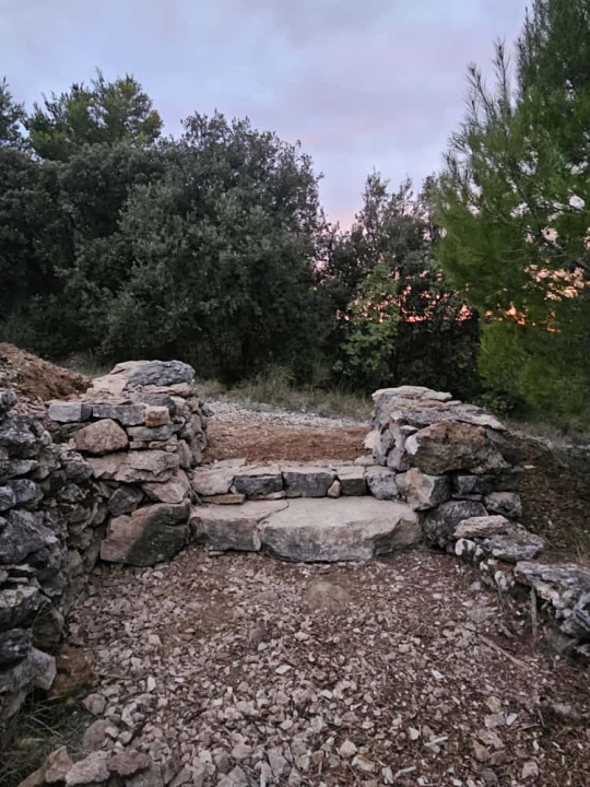 Lokva Gnjilovača na Zlarinu dobila novu nadu zahvaljujući vrijednim rukama volontera