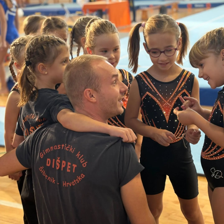 FOTO Gimnastički klub Dišpet ugostio 3. kolo regije Jug, seniorkama ekipno zlato