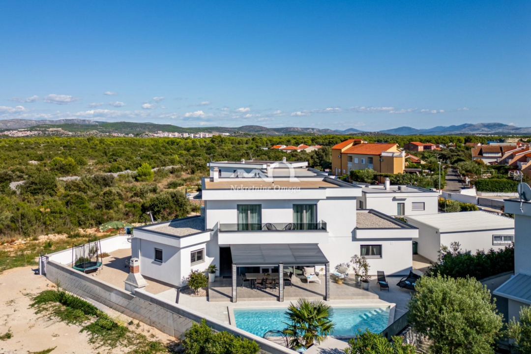 Luksuz uz more: Izdvojili smo najljepše vile s bazenima u okolici Šibenika do 1,6 milijuna eura