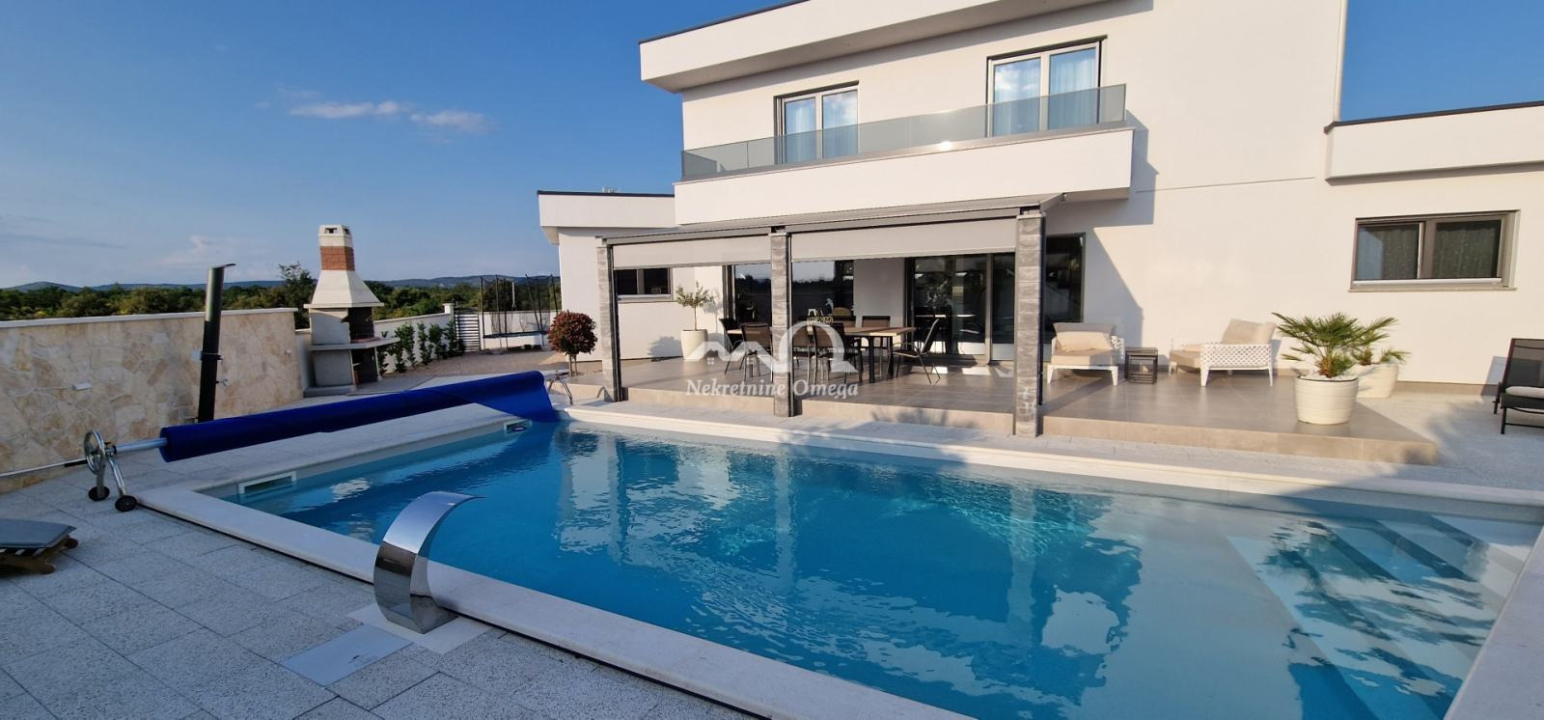 Luksuz uz more: Izdvojili smo najljepše vile s bazenima u okolici Šibenika do 1,6 milijuna eura