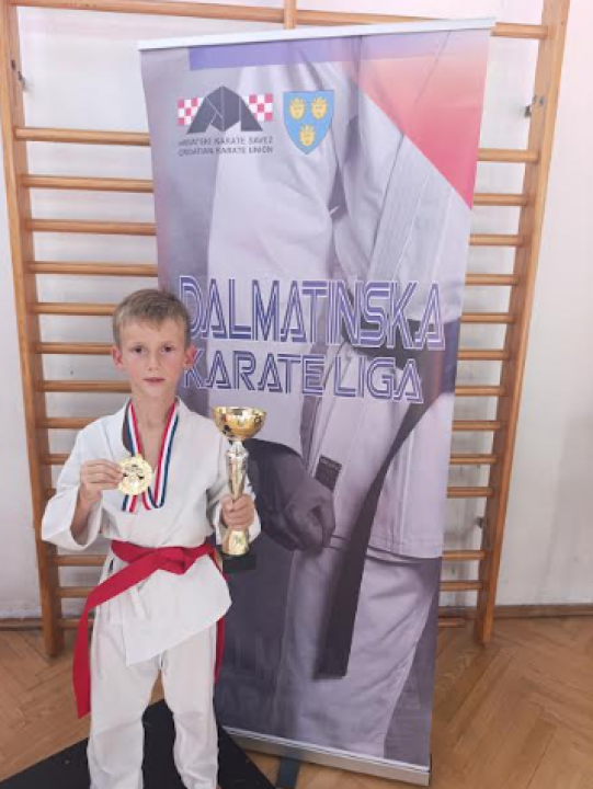 FOTO Karateke Šibenika 1066 u Kaštelima potvrdile odličnu formu uoči državnog prvenstva