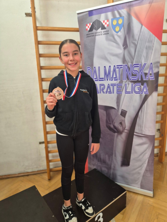 FOTO Vikend pun borbi za Karate klub Phoenix: Sudjelovao na dva turnira, vratio se sa 19 medalja