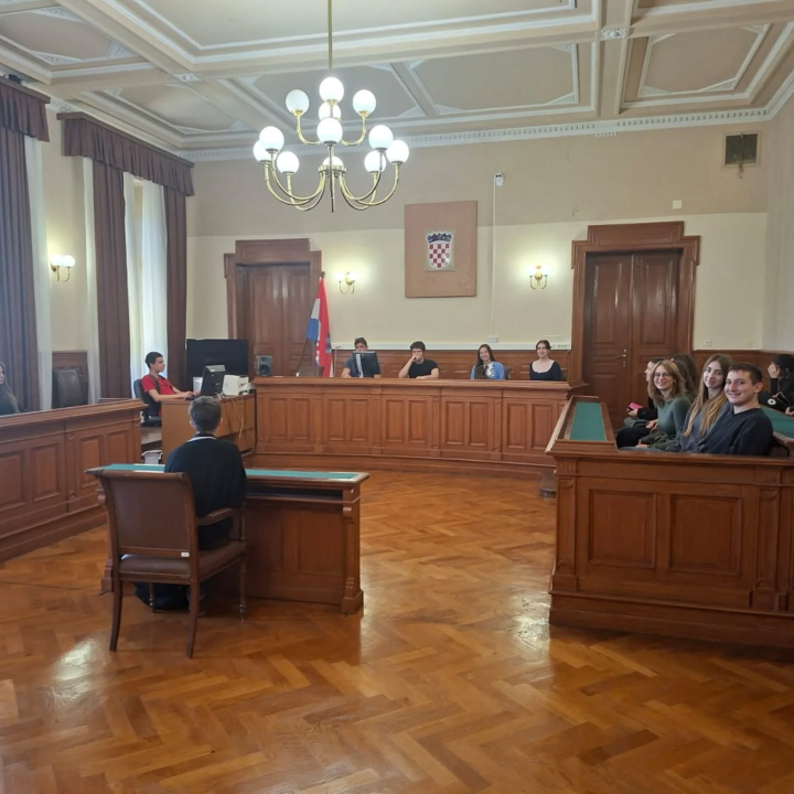 Gimnazijalci na sudu u Šibeniku: Izvannastavna aktivnost povodom Europskog dana pravosuđa
