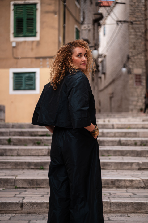 FOTO Modni raj u Šibeniku: Otkrijte ekskluzivne kolekcije hrvatskih dizajnera u Galeriji Juraj Dalmatinac!