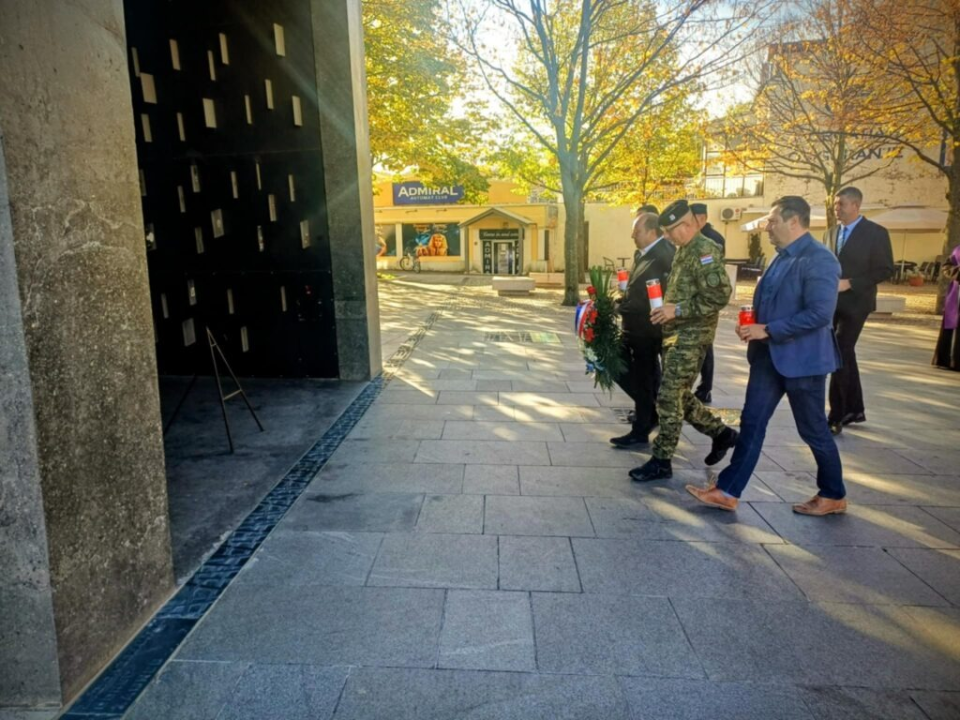 Povodom blagdana Svih svetih u Kninu položen vijenac 