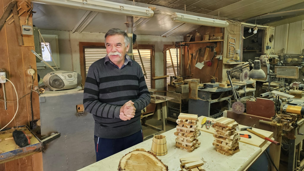 Ivan Tomić izrađuje susak.