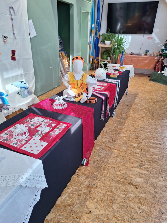 Otvorena izložba rukotvorina udruge 'Kolajna' u Tribunju