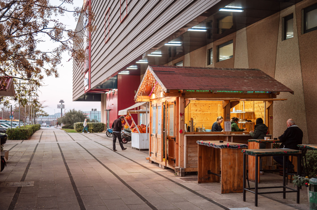 FOTO Novi šibenski street food: Broot Al’ No.1 donosi gotova jela, slasne sendviče i svjetski hit – spud bud krumpir! 