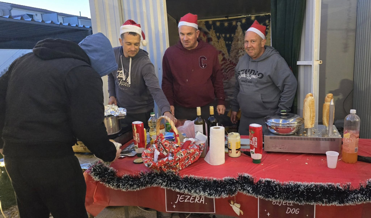 Humanitarni advent u Jezerima okupio mještane i posjetitelje