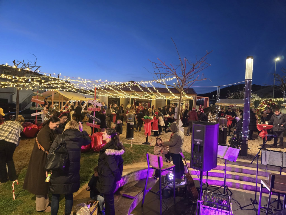 Humanitarni advent u Jezerima okupio mještane i posjetitelje