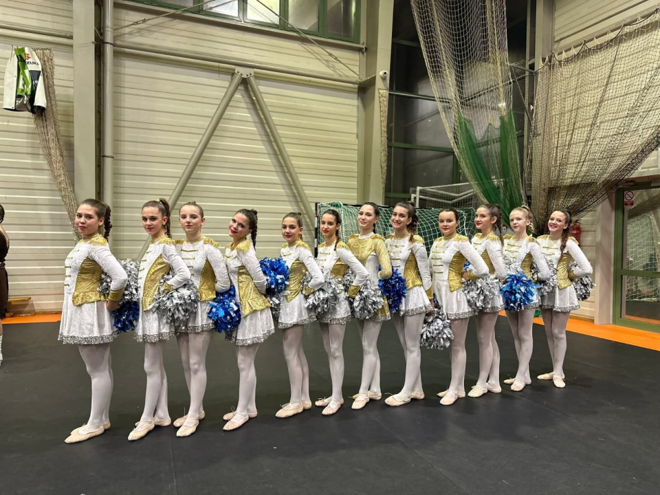 FOTO Šibenskim mažoretkinjama sedam medalja na 'Christmas Openu' u Budimpešti