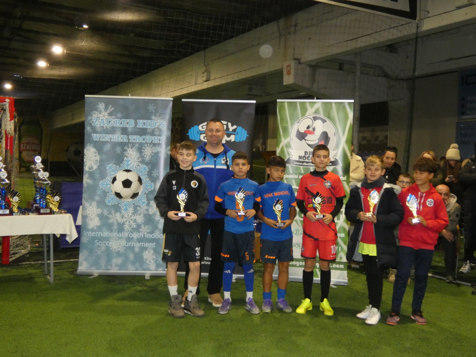 FOTO HNK Mihovil briljirao na 'Kid's Winter Trophyju': U11 selekcija prvak, priznanja za mlade talente