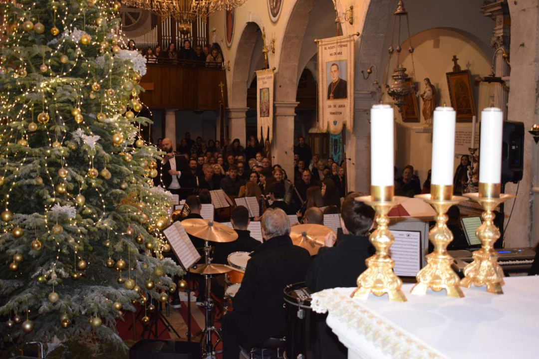 Koncert Puhačkog orkestra Primošten oduševio publiku