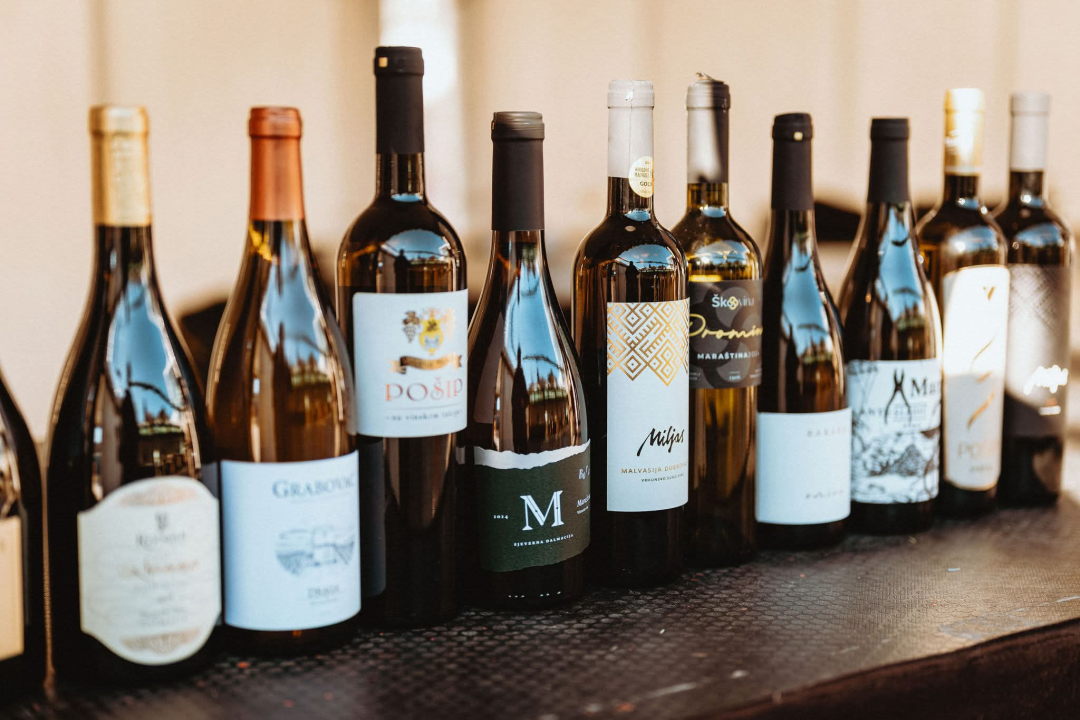 Vina, okusi i tradicija: Manifestacija Vino Dalmacije okupila dalmatinske vinare u Šibeniku