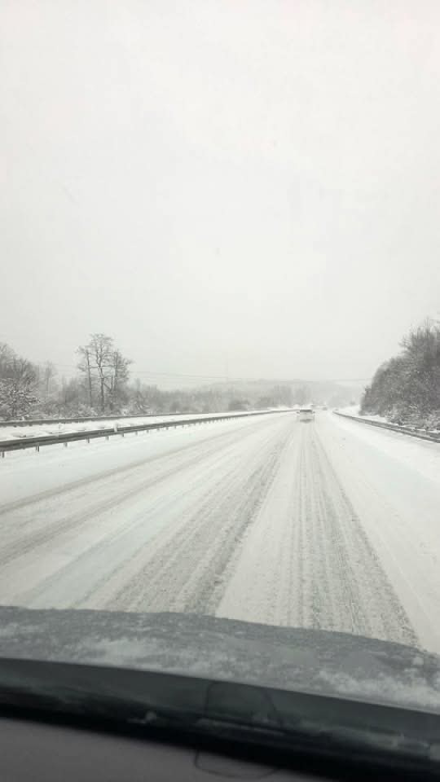 Prometni kolaps: Na A1 ljudi izlaze iz vozila usred snježne mećave, kolone i upozorenja