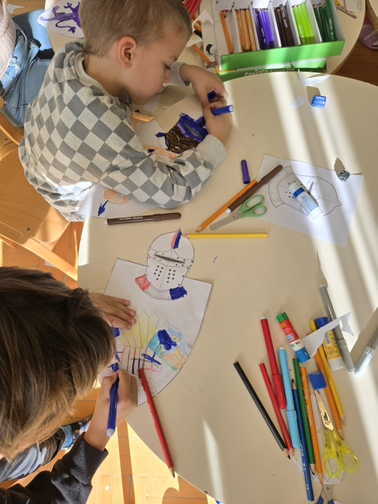 Mali Primoštenci stvarali svoje grbove na radionici kustosice šibenskog Muzeja