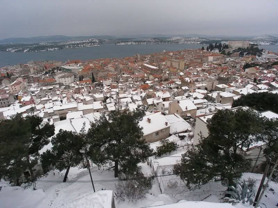 Prije 14 godina Šibenik je bio potpuno zatrpan snijegom