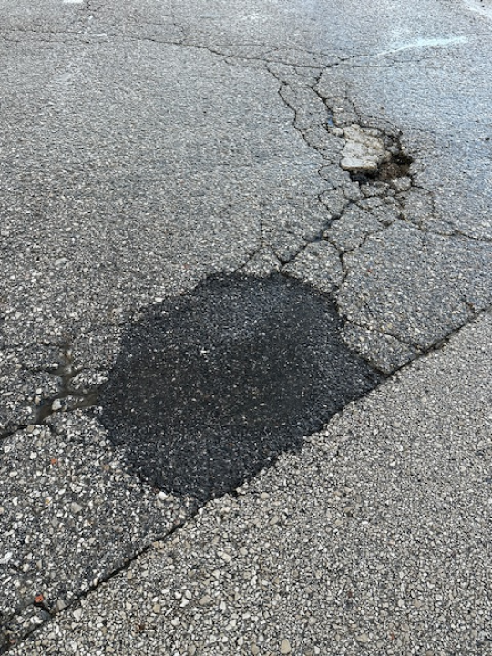 Mještani šibenskog zaleđa očajni zbog stanja ceste: 'Rupe se zakrpaju, obećanja ponove, a asfalt – i dalje čeka'