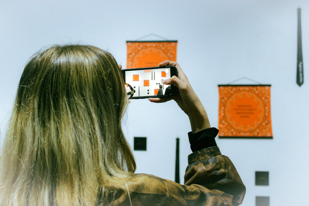 Otvorena izložba 'Zahvale doktora' šibenskog dizajnera Duje Kodžomana