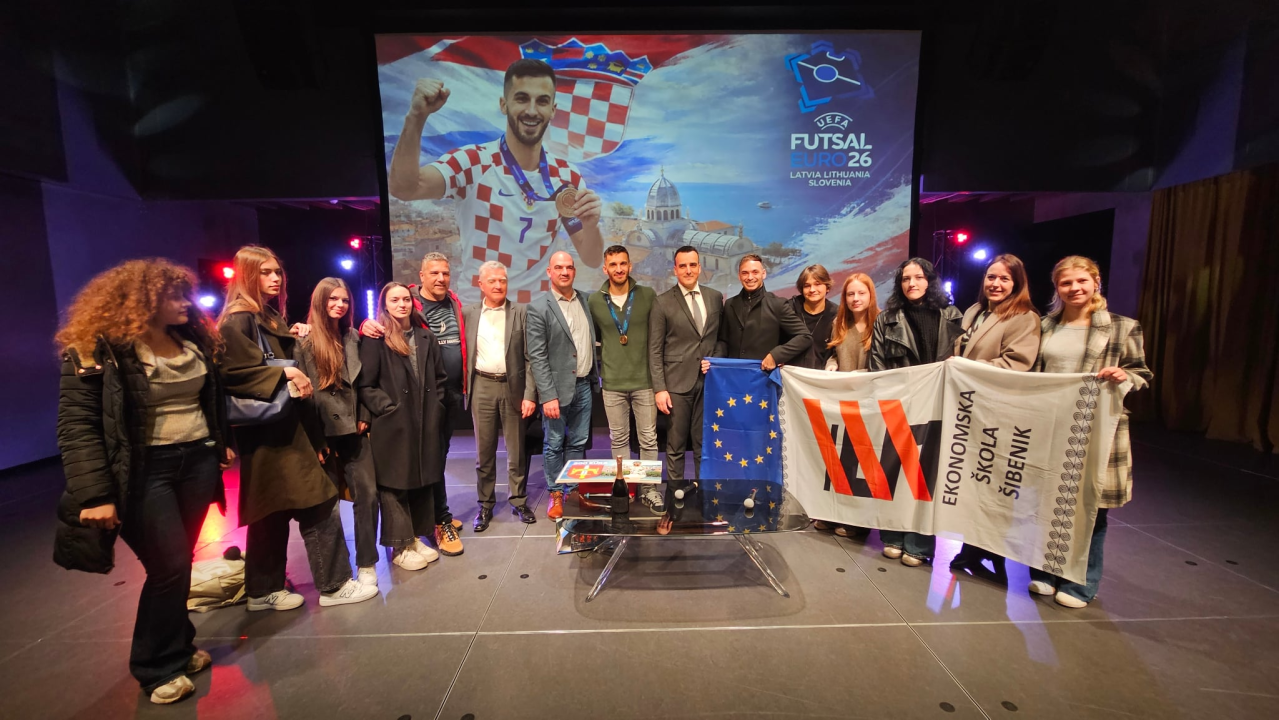 Učenici Ekonomske škole Šibenik prisustvovali dočeku Franca Jelovčića 