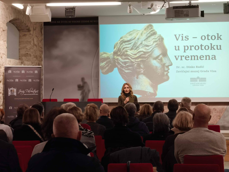 Održano predavanje ‘Vis - otok u protoku vremena’ u organizaciji društva 'Juraj Dalmatinac'