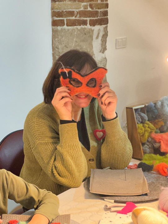 Radionica izrade maski filcanom vunom održana u Art Podrumu