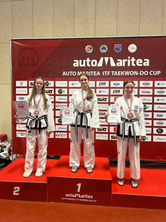 FOTO Taekwondo klub Solaris uspješan u Sesvetama: Vukić i Tudić najbolje borkinje turnira, sestrinski derbi u finalu juniorki