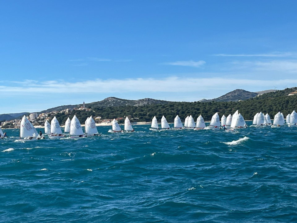FOTO Jedriličari Šibenika uspješni u Trogiru: Blinja srebrni nakon lošeg starta, Perkov odličje drugi tjedan zaredom