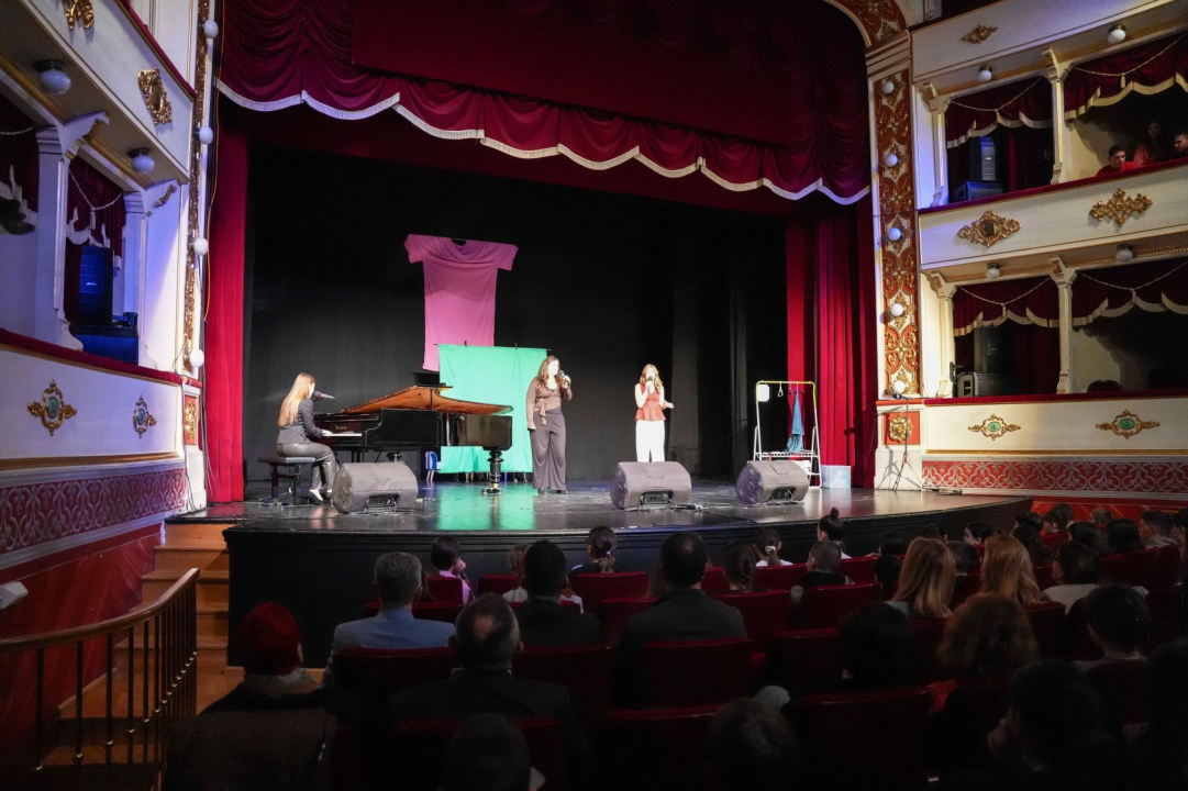 Promicanje tolerancije i poštovanja: Šibenski učenici u kazalištu obilježili Dan borbe protiv vršnjačkog nasilja