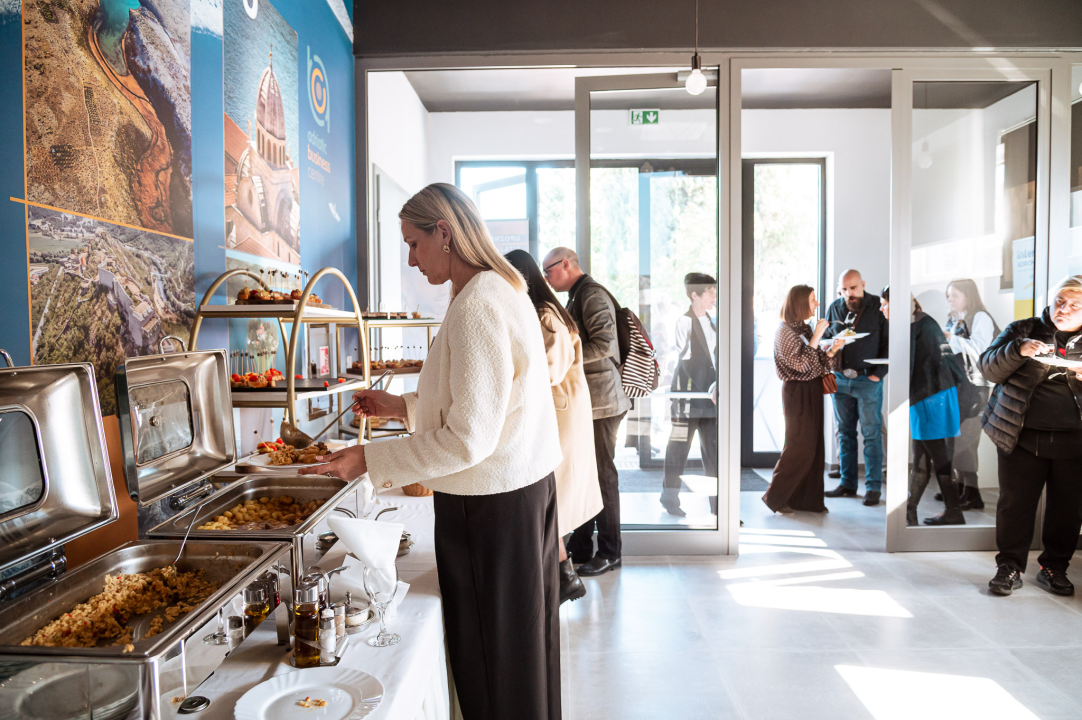 Prilika za izravan kontakt s poslodavcima: 'Dani poslova’ okupili brojne sudionike iz cijele županije