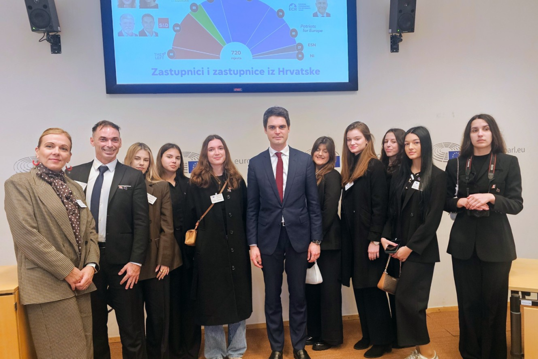 Učenici šibenske Ekonomske škole na studijskom putovanju u EU parlamentu