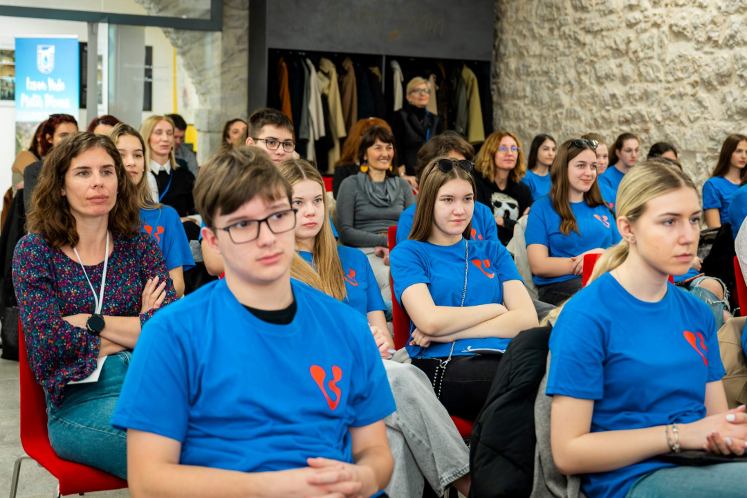 FOTO Voda Malih Divova pritječe u škole 