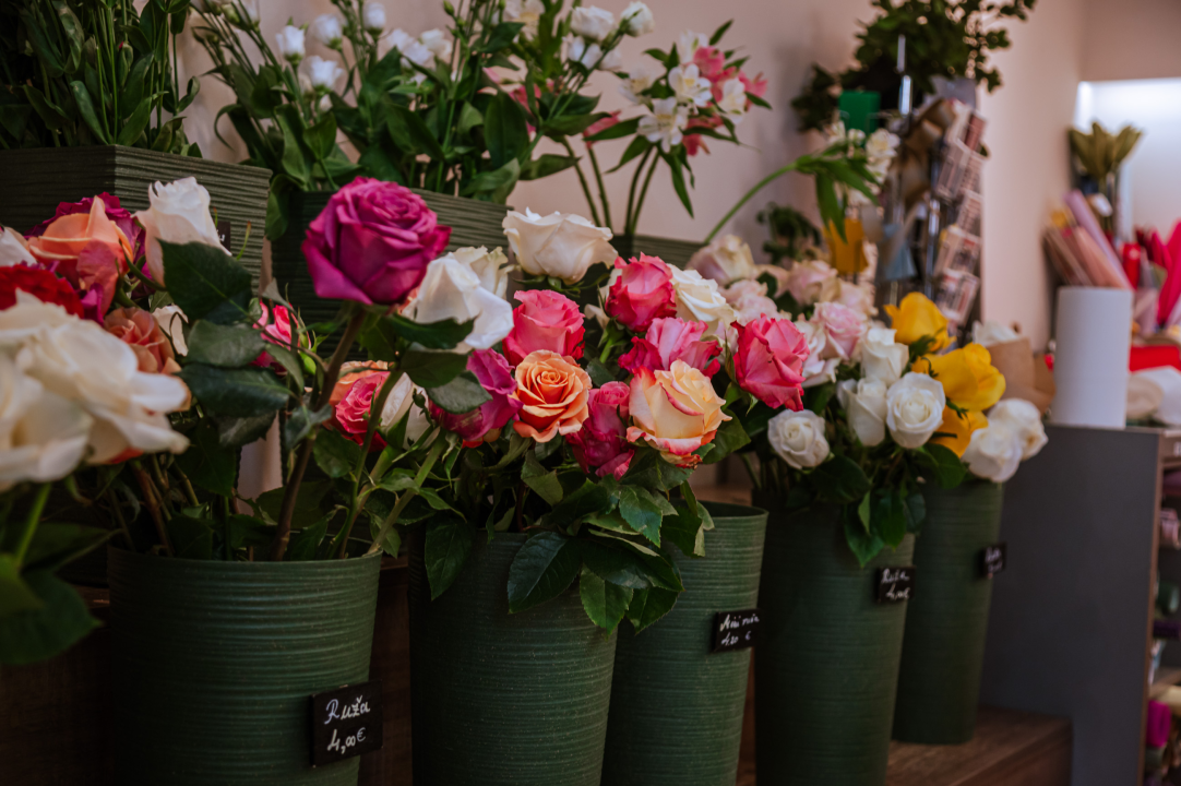 FOTO Šibenik dobio cvjetomat: Buketi iz cvjećarnice Viola dostupni 24 sata dnevno!