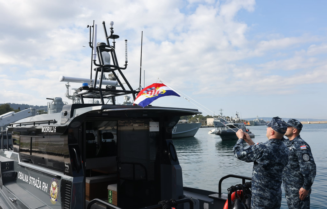 'Šibenski Modrulji' u Splitu predani Obalnoj straži RH 