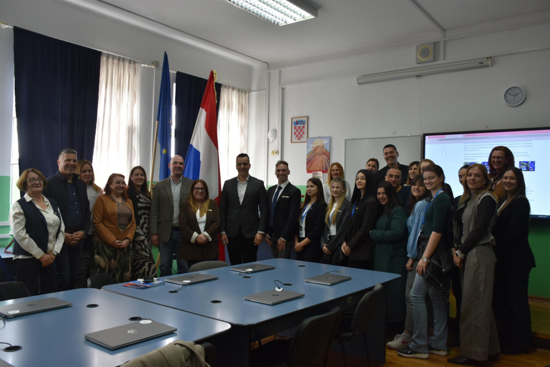 Župan Rakić posjetio Ekonomsku školu: 'Neka vam ovakvi projekti budu motiv za daljnji razvoj i napredak'