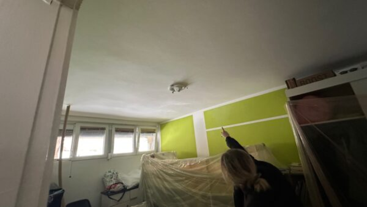 FOTO Nakon energetske obnove zgrade stanovi nekih Drnišana neupotrebljivi su za život