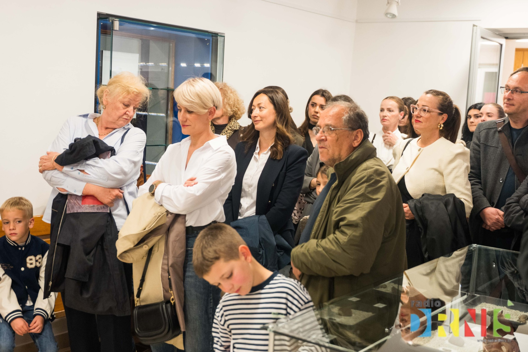 Arheološki nalazi iz drniškog kraja: Otvorena izložba Ive Ćevida 'Od Gradine do grada'