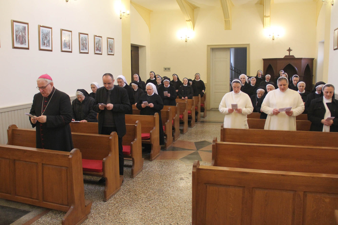 Održan korizmeni susret redovnica i šibenskog biskupa Tomislava Rogića
