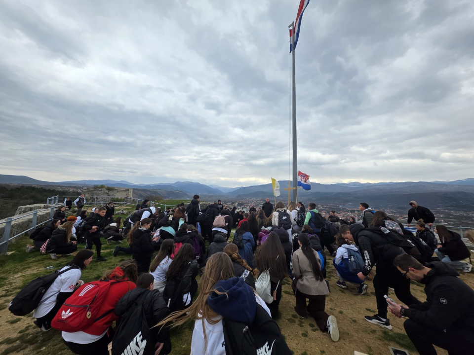 Križni put mladih Šibenske biskupije