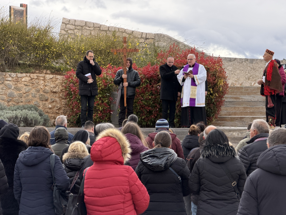 Ususret Cvjetnici održan križni put do tvrđave