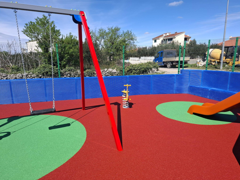 Završeni radovi na dječjim igralištima u zaseoku Ćaleta-Cari i Mikulandre