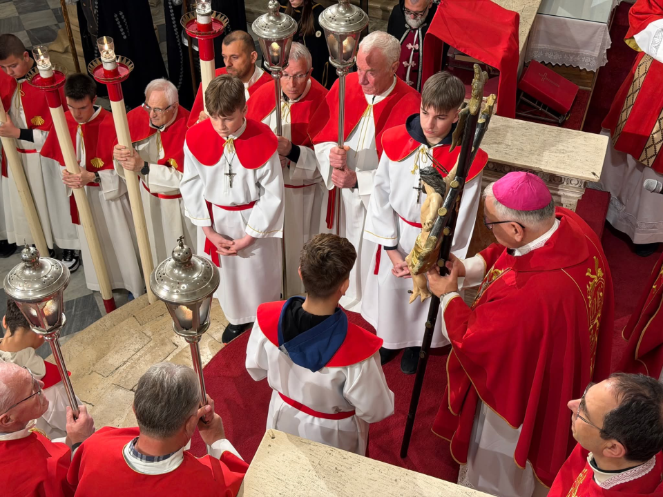 Veliki petak u katedrali sv. Jakova: 'Krist je dragovoljno ušao u smrt da bi čovjeku donio život'