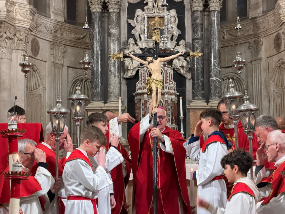 Veliki petak u katedrali sv. Jakova: 'Krist je dragovoljno ušao u smrt da bi čovjeku donio život'