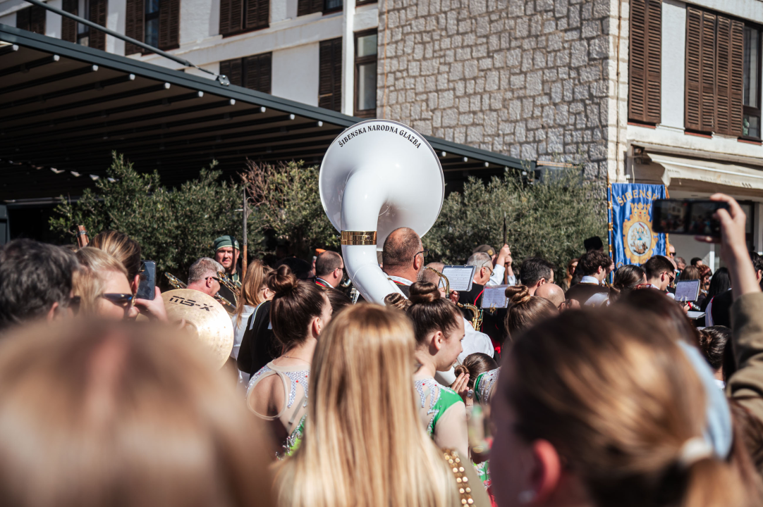 FOTO Obrtnici i ove godine pripremili uskrsni doručak u Šibeniku, glavna zvijezda bila je mega fritaja