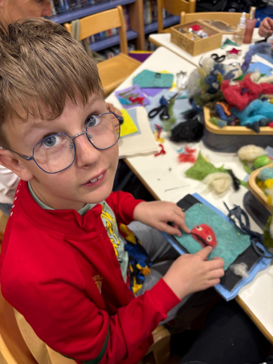 Mali kreativci u šibenskoj knjižnici od vune izrađivali 'Robertov morski ekosustav' 