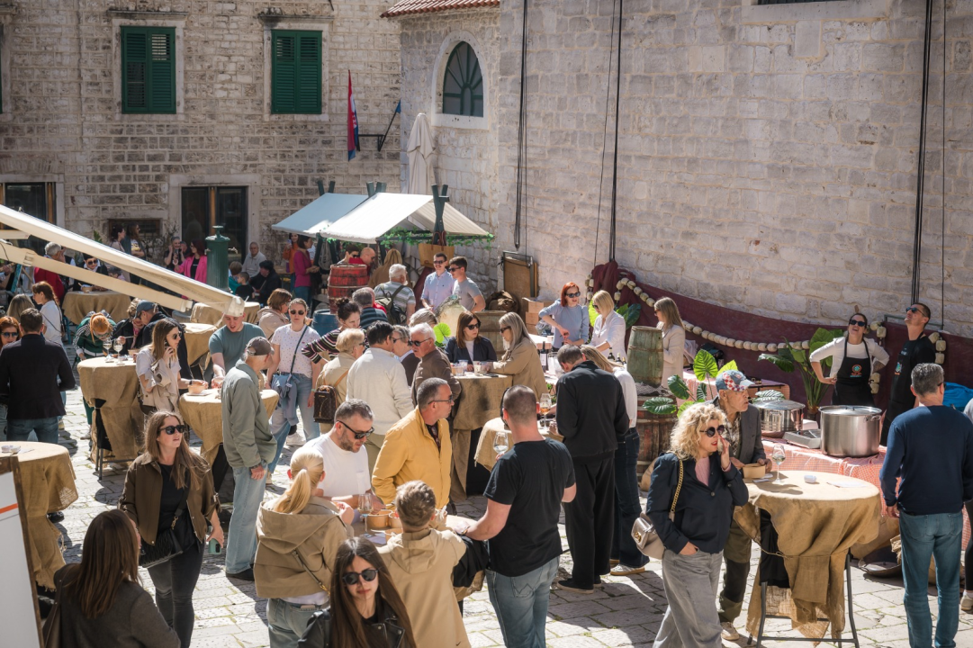 FOTO Mala loža se pretvorila u tradicionalnu marendašku kulisu: Uspješno otvorena treća sezona projekta 'Taste like... marenda'